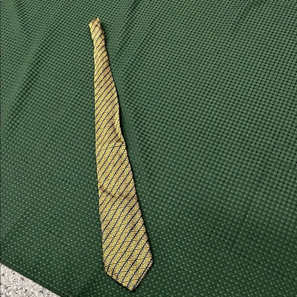 Patrick Francis tie 100% silk Yellow Patterned Men's Tie - Picture 3 of 8